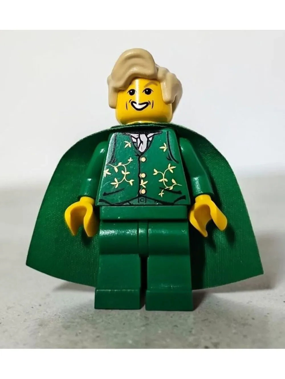 LEGO Minifigure Green Cape Wizard Figure – Gold Detail – Authentic – Read